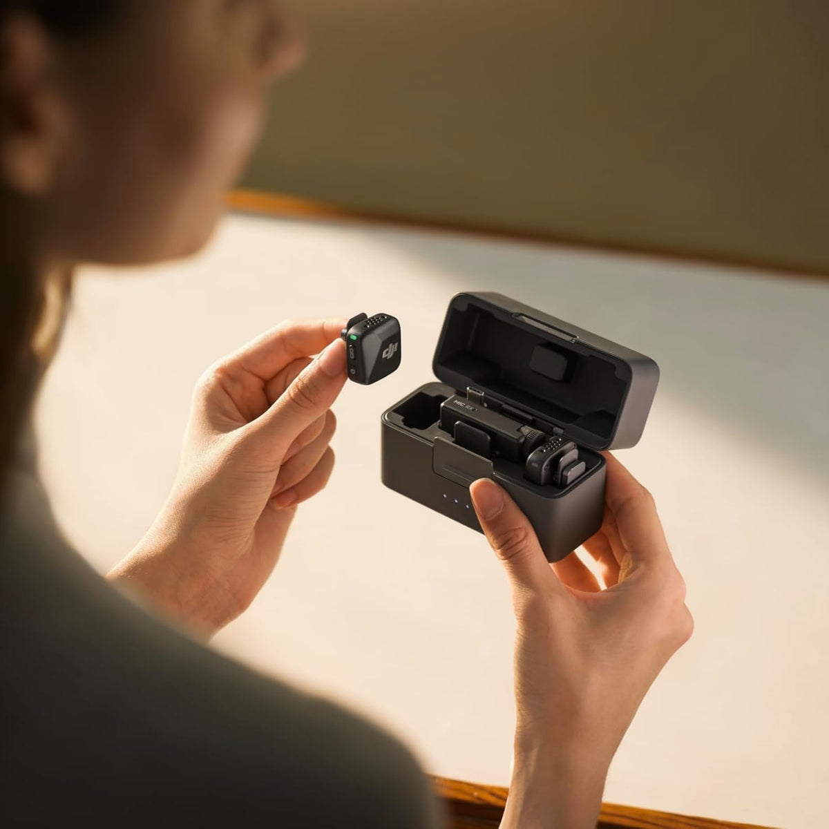 dji Mic Mini Micrófono Inalámbrico (2 TX + 1 RX + Estuche de Carga), superligero, 48 h de Uso, cancelación de Ruido, micrófono inalámbrico Profesional para cámaras/iPhone/Android, Vlogs, Streaming