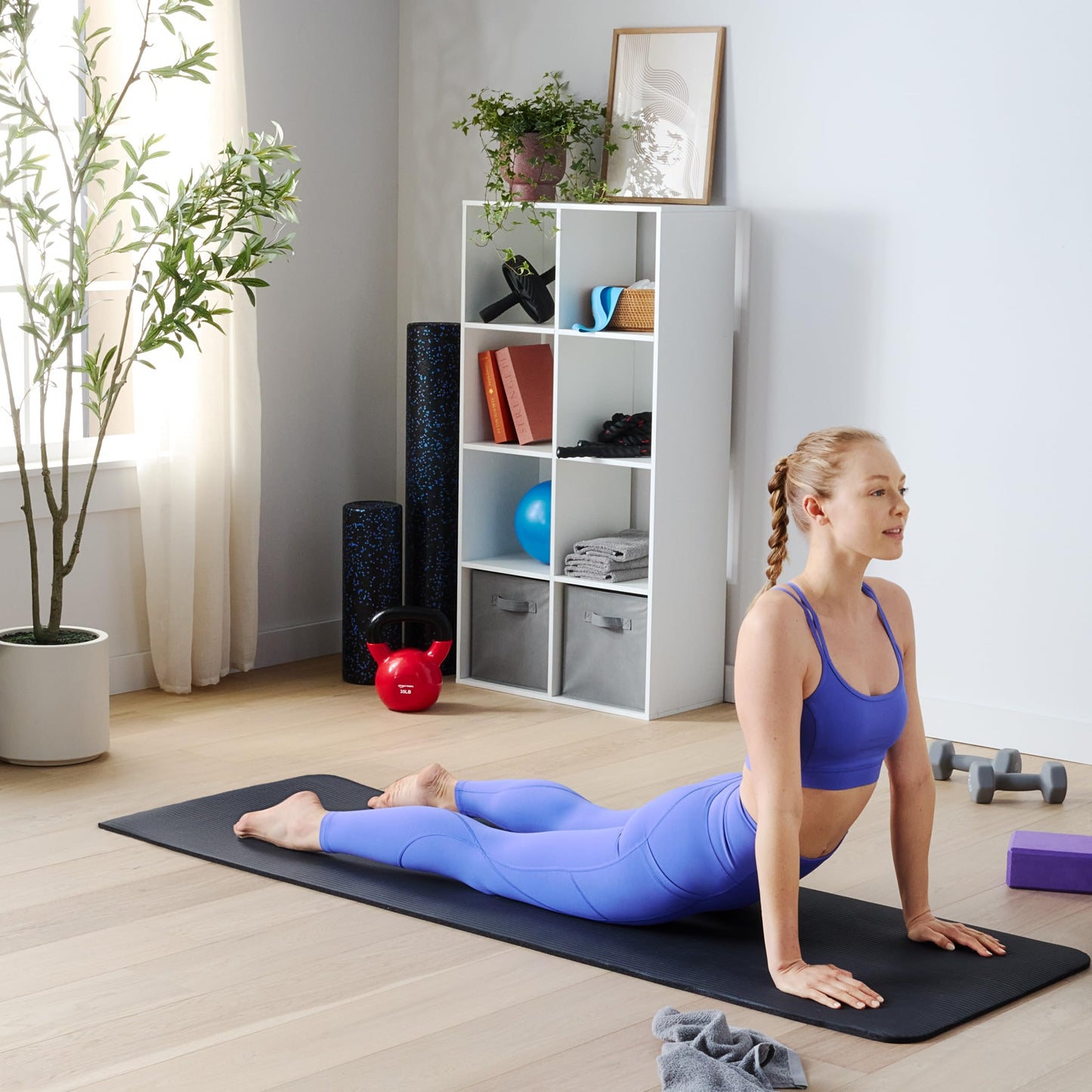 Amazon Basics - Alfombrilla de yoga y ejercicios con cinta de transporte, extragruesa, grosor de 1,2 cm, negro