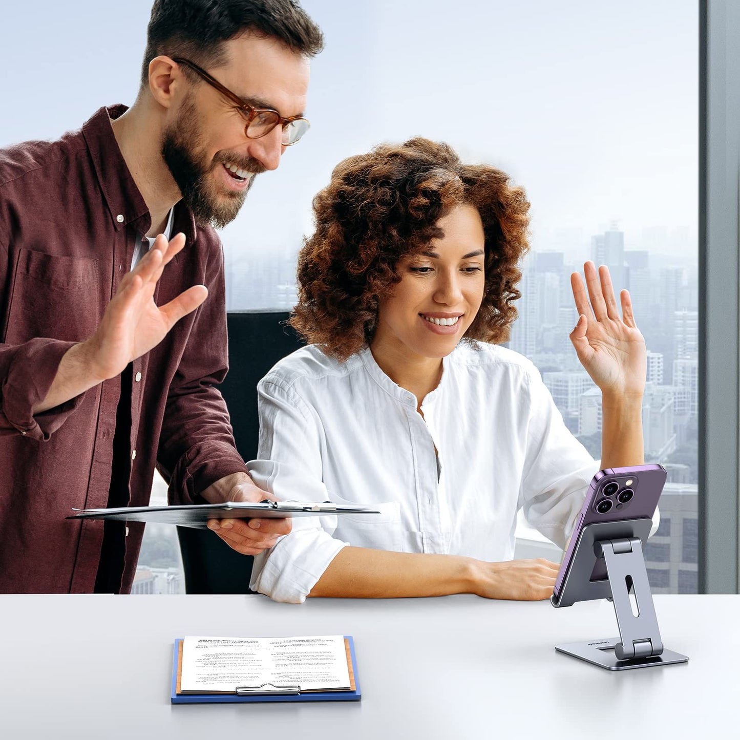 UGREEN Soporte Móvil Mesa Plegable, Stand para Teléfono de Escritorio Ajustable Multiángulo Compatible con iPhone 16 15 14 13 12 11, Galaxy S23 A53, Xiaomi Redmi Note 12 10 y Otros de 4 a 7,9"