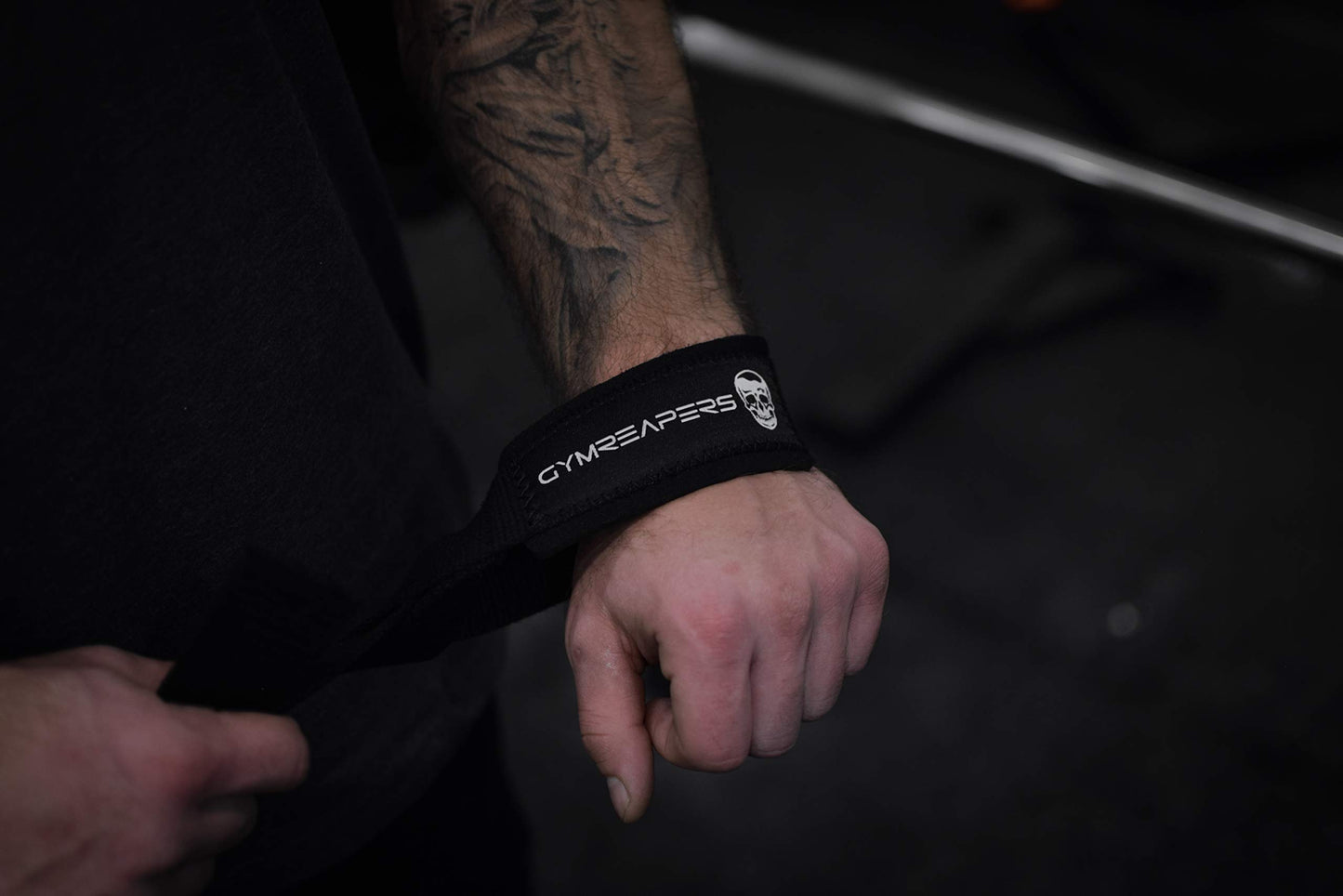 Gymreapers Muñequeras de levantamiento para levantamiento de pesas, culturismo, levantamiento de pesas, entrenamiento de fuerza, peso muerto, neopreno acolchado con algodón de 18 pulgadas (negro)