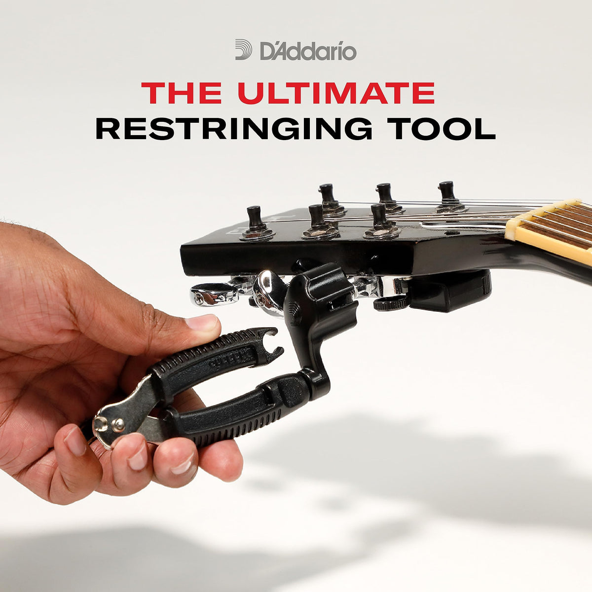 D'Addario Pro-Winder Enrollador de cuerdas de guitarra, cortador y extractor de clavijas de puente, herramienta todo en uno para encordar guitarras, negro