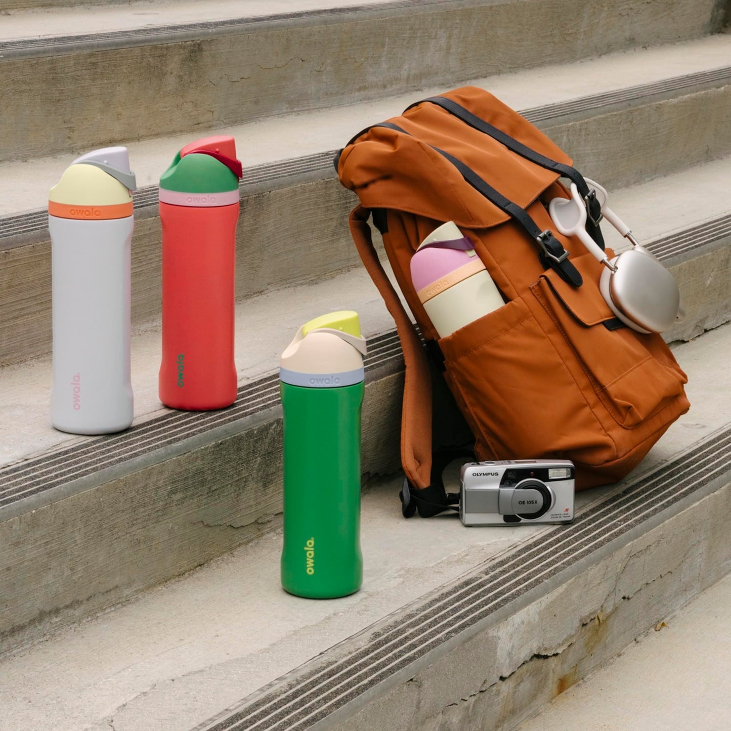 Owala FreeSip botella agua acero inoxidable con pajita, 710 ml - Botella térmica a prueba de fugas para el deporte y los viajes, sin BPA, Dreamy Field
