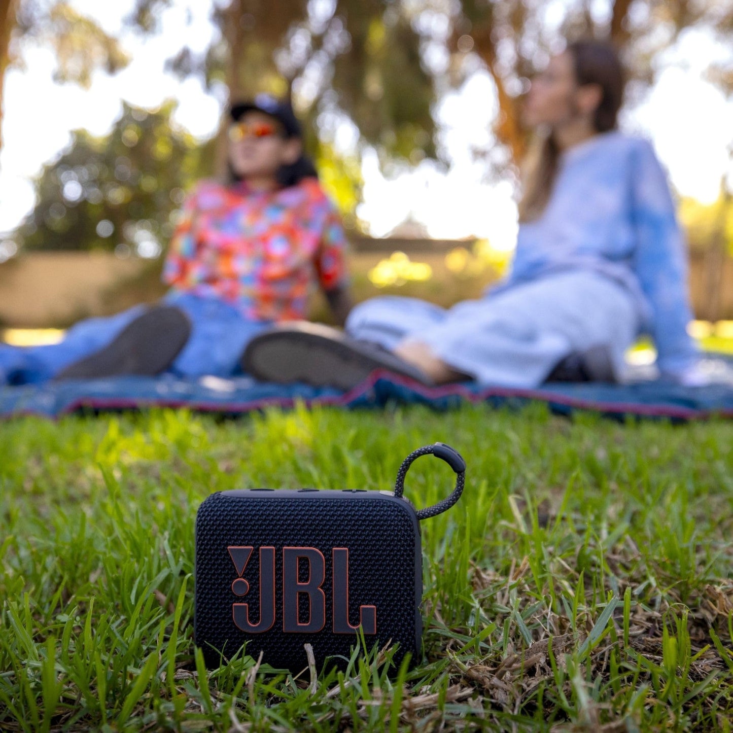 JBL Go 4 - Altavoz Bluetooth ultra portátil, impermeable y a prueba de polvo, sonido Big Pro con graves fuertes, batería integrada de 7 horas, fabricado en parte con materiales reciclados (negro)