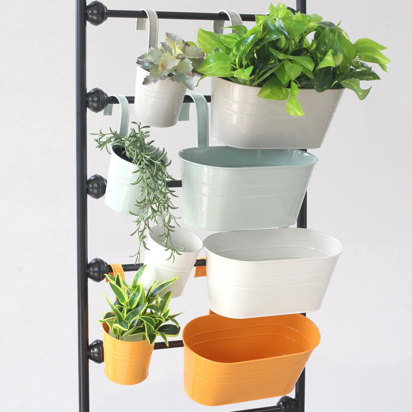 Durable Modern Metal Flower Pot with Detachable Double Hook Wall Hanging Nursery Planter for Balcony & Outdoor & Garden Use