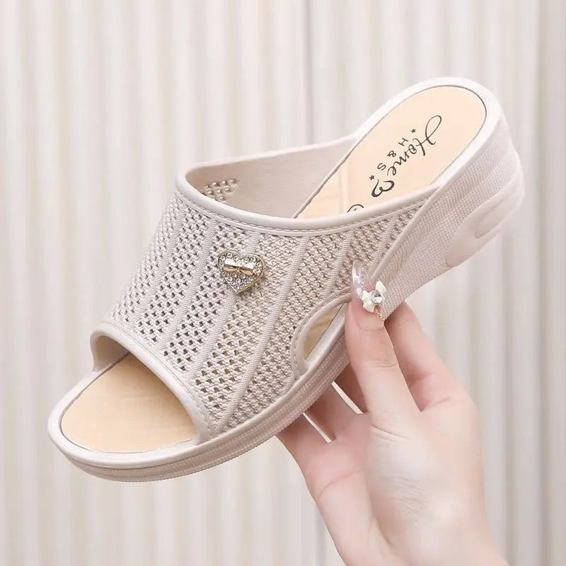 Women's Slide slippers Wholesale Summer Designer Beach Sandals  Soft Sole Nonslip Versatile Home Shoes for Women & Ladies