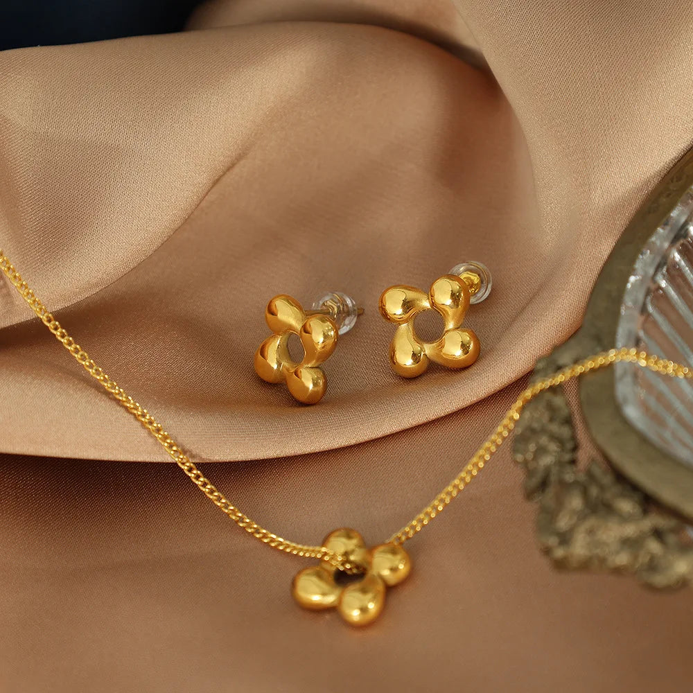 New 2Pcs Simple 18k Gold Plated Stainless Steel Flower Jewelry Set Necklace and Earrings Set for Women Girl