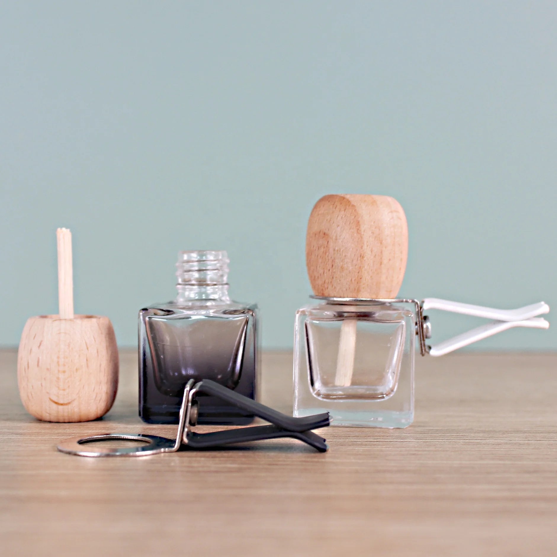 8ml Factory Price Square Essential Oil Fragrance Diffuser Bottle Car Vent Perfume Glass with Beech Wooden Cap Clip