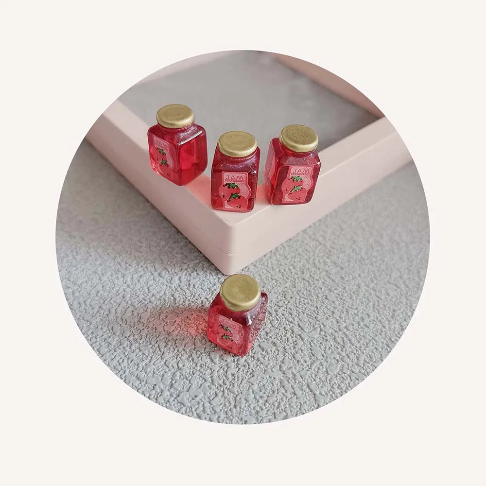 Bulk 100Pcs/Lot 11*17MM Miniature Strawberry Jam Ornament Toys Models Mini Jar Bottle Crafts for Doll House Tableware Decor