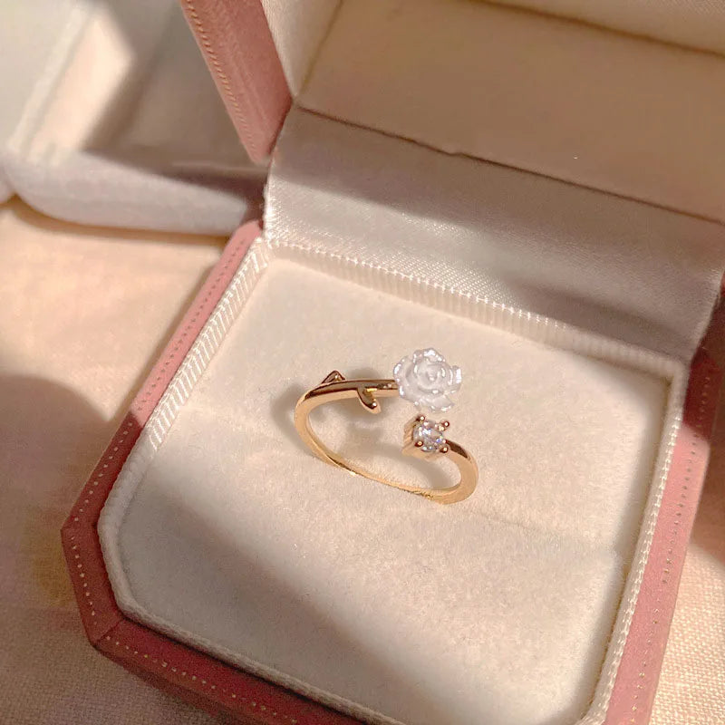 2025 New Arrival Statement 18K Gold Plated Rings Solid Gold Moissanite Rings Fashion Jewelry Luxury Flower Rings for Girls Wo