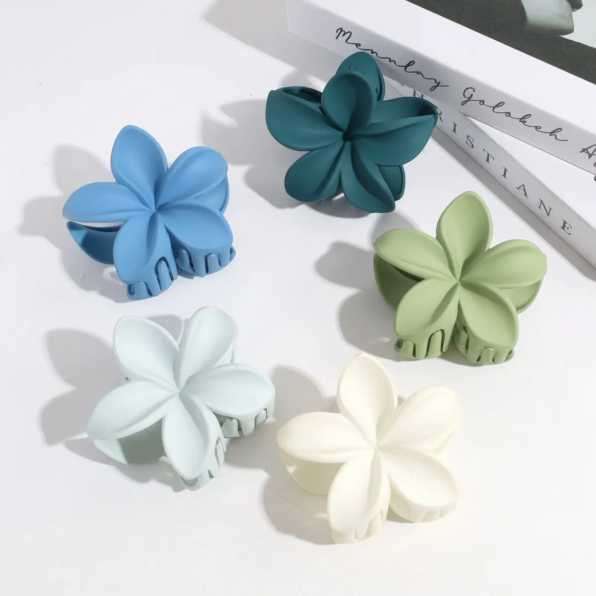 2024 Hot Selling Female Matte Flower Hairgrip Sweet Plastic Flower Hair Claw for Women Girls Claw Clips