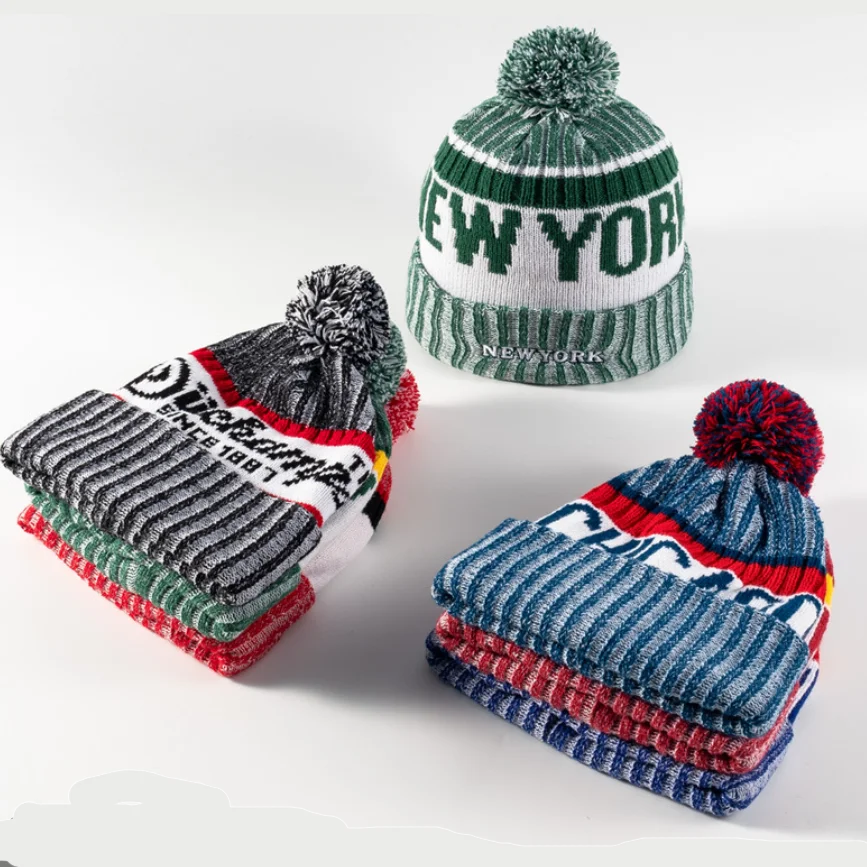 Custom Eco-friendly Unisex Knit Cuffed Acrylic Jacquard Winter Warm Ski Cap Bobble Hats Pom Pom Beanies Letter for Beach Trav