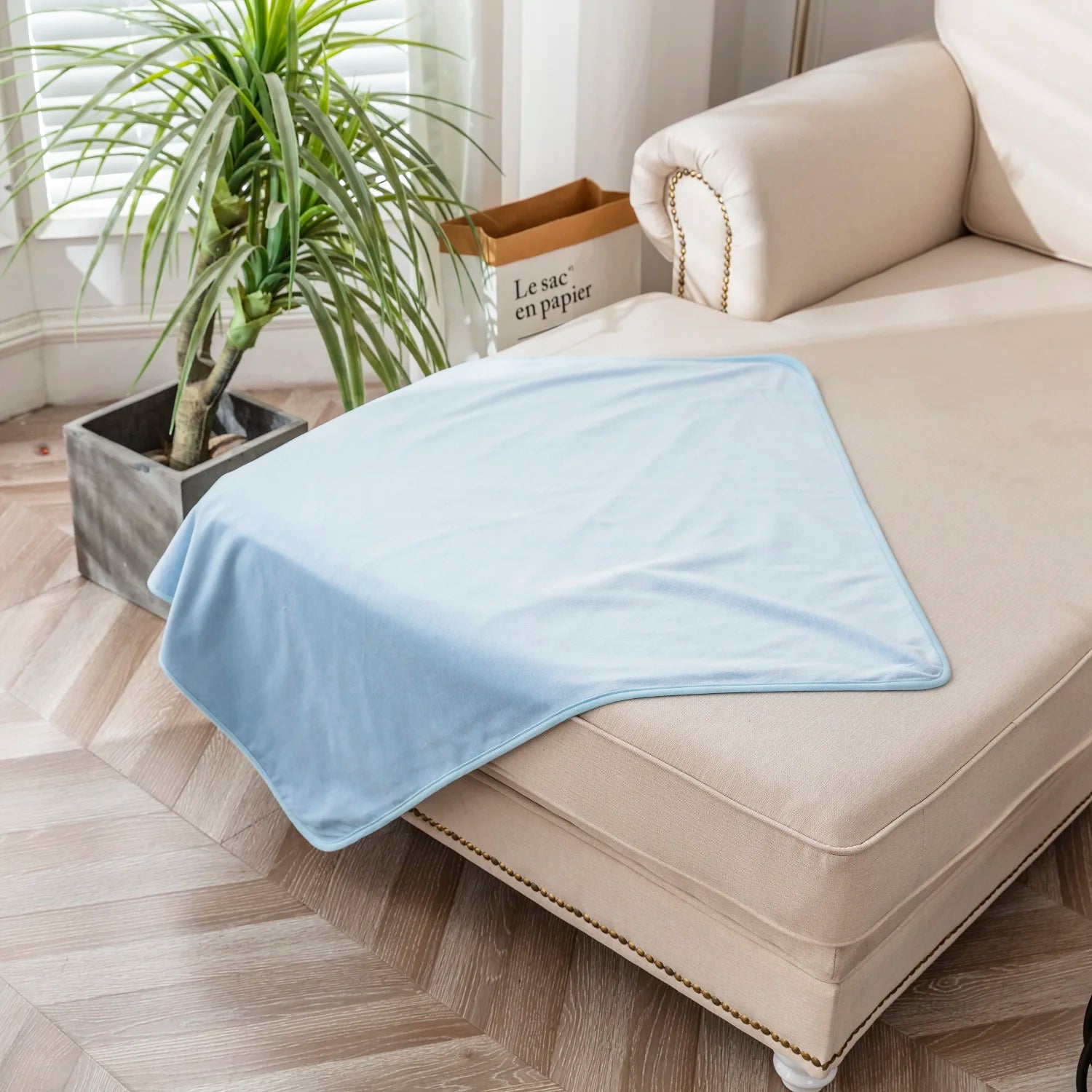 EMF protection Velvet Blanket Made with Silver Conductive Fiber Radiation-free Rug and Silver Fiber Blanket for Airplane Trip