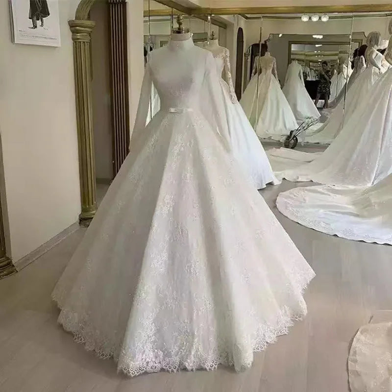 AL1277 Wedding Dress for Pakistani Muslim Bride Long Sleeved White Bridal Gown with Crystal & Ruffle Decor Fashion Style Turk