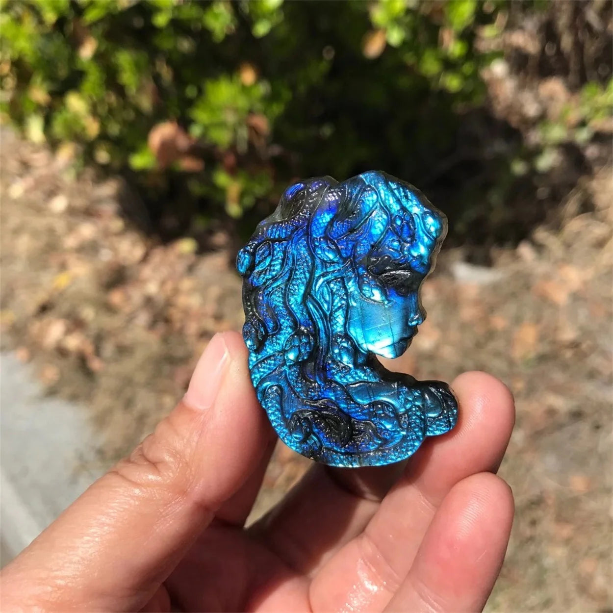 Kindfull Factory New Carvings Hand Carved Crafts Flashy Labradorite Medusa Crystal Cravings for Sale