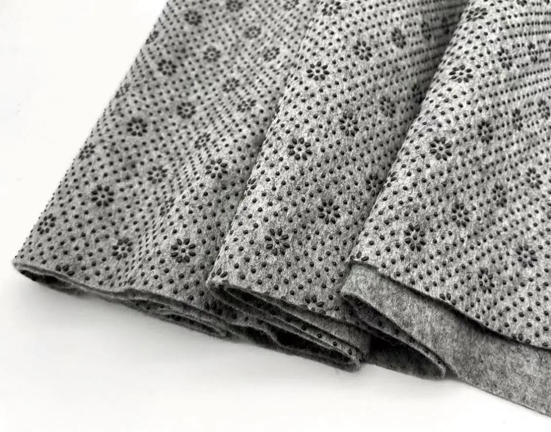 Plastic Anti-Skid Backing Cloth for Carpets and Rugs Non-Slip Backing Cloth Anti-Slip Carpet Underlay Made in China