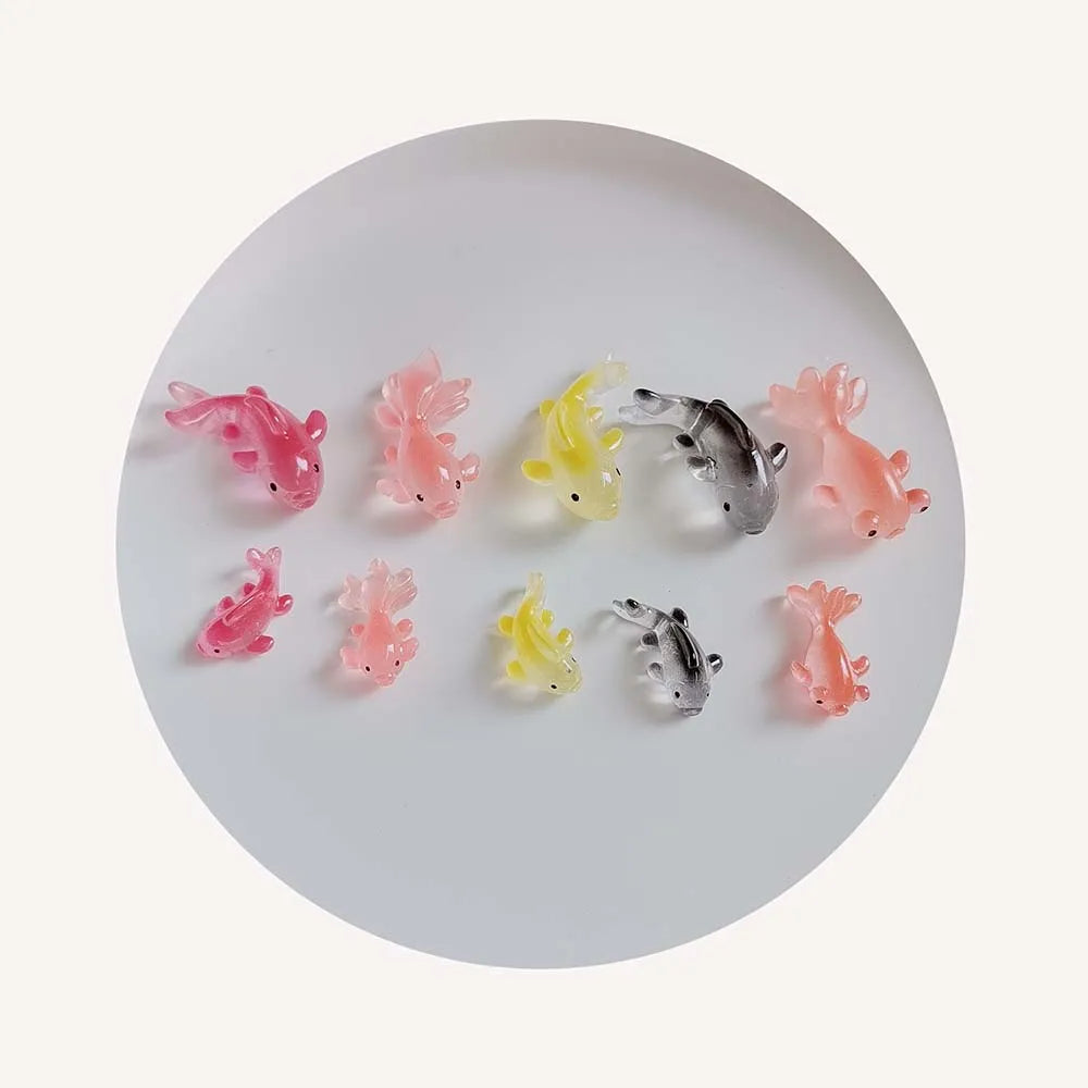 Bulk 100Pcs/Lot 25MM 39MM Colorful Miniature Gold Fish Resin Gems for Doll House Fairy Garden Decoration Supplier