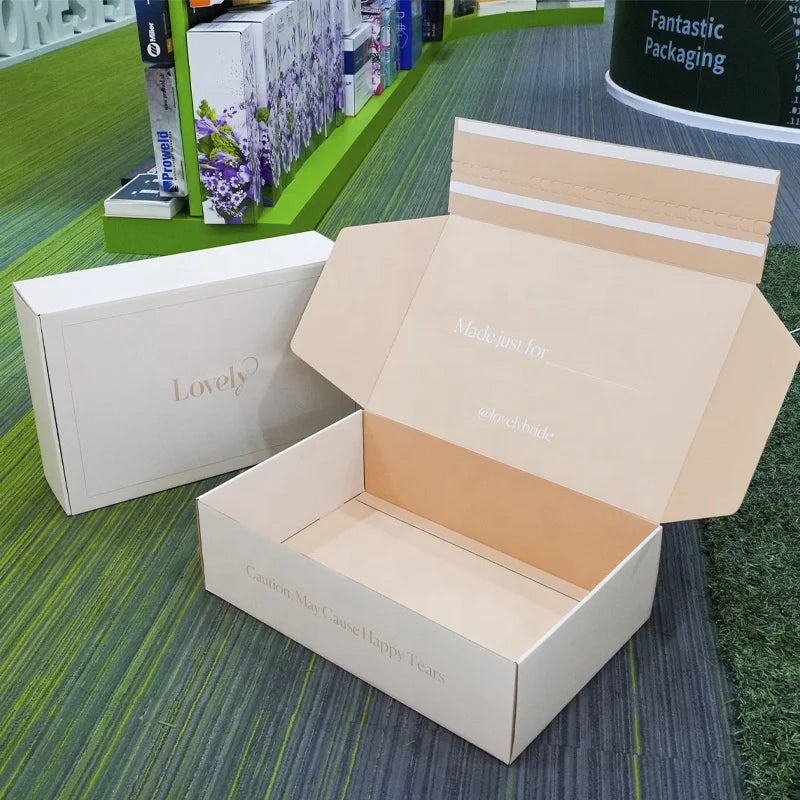 Eco-friendly and Recyclable White Glossy Paper Printing  Logo Design Packaging Box for Clothing with Different Style
