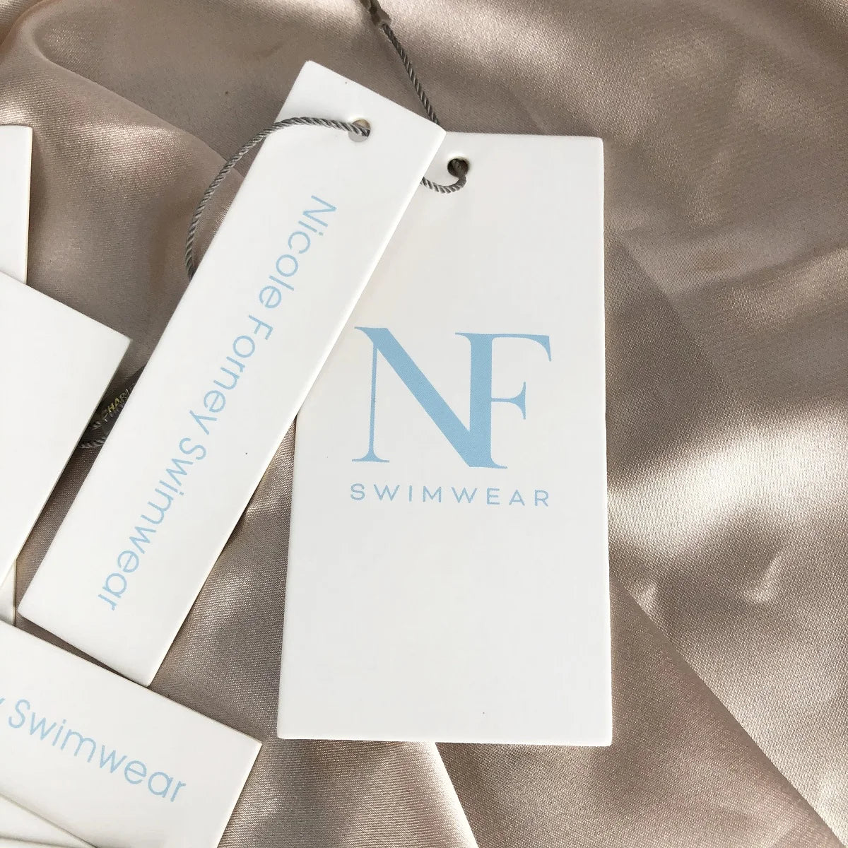 800gsm Thick Luxury Cardboard Swing Hangtags Custom Printed Clothing Hand Tags for Garment Labels Use for Hair
