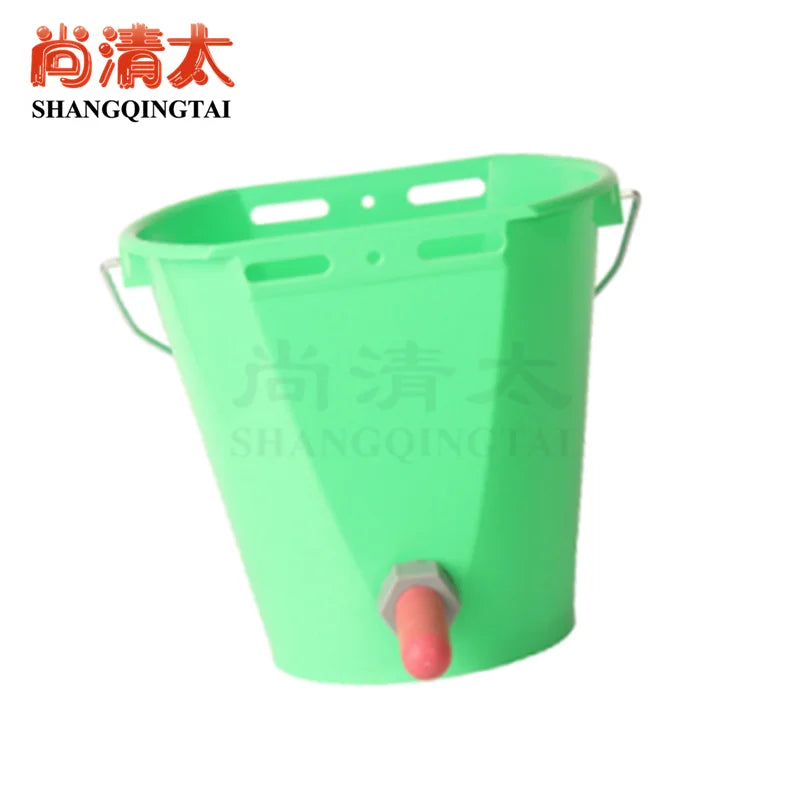 Calf Feeder Bucket Plastic Multiple Nipples High Capacity Lamb Milk Feed Bucket Milk Feed Bucket With 1 Nipples Check Valves