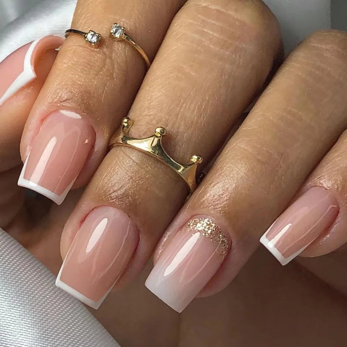 Wholesale Cute Nude-pink Gold Glitter Artificial Fingernails Handmade Press-On Nails China OEM Brand