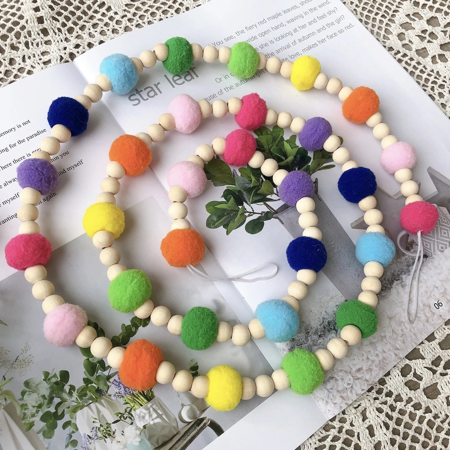 INS Handmade Rustic Colorful Felt Ball with Wood Beads Farmhouse Christmas Garland for Kids Room Wall Hanging Decoration 170c