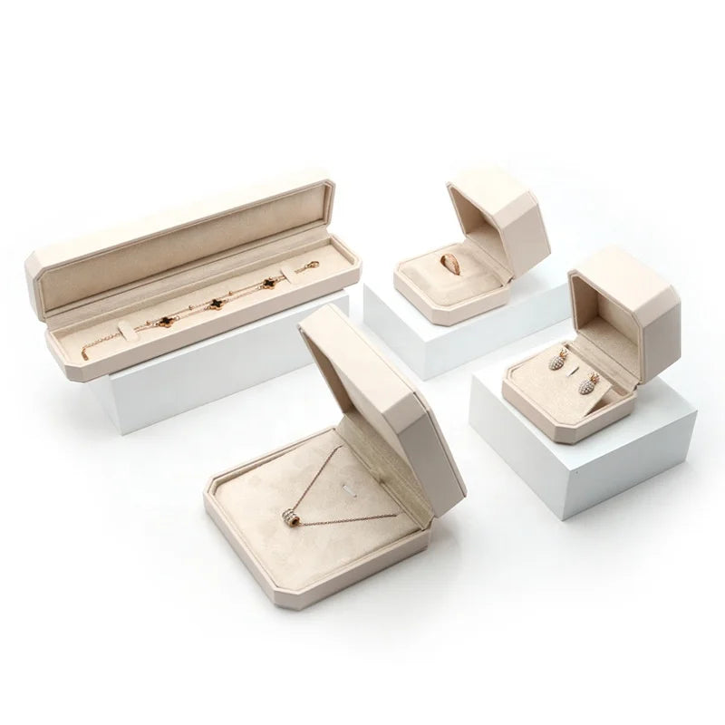 Factory Production Wholesale Luxurious Rectangle Necklace Jewelry Custom Print Logo Buckle Closure Custom Color Options