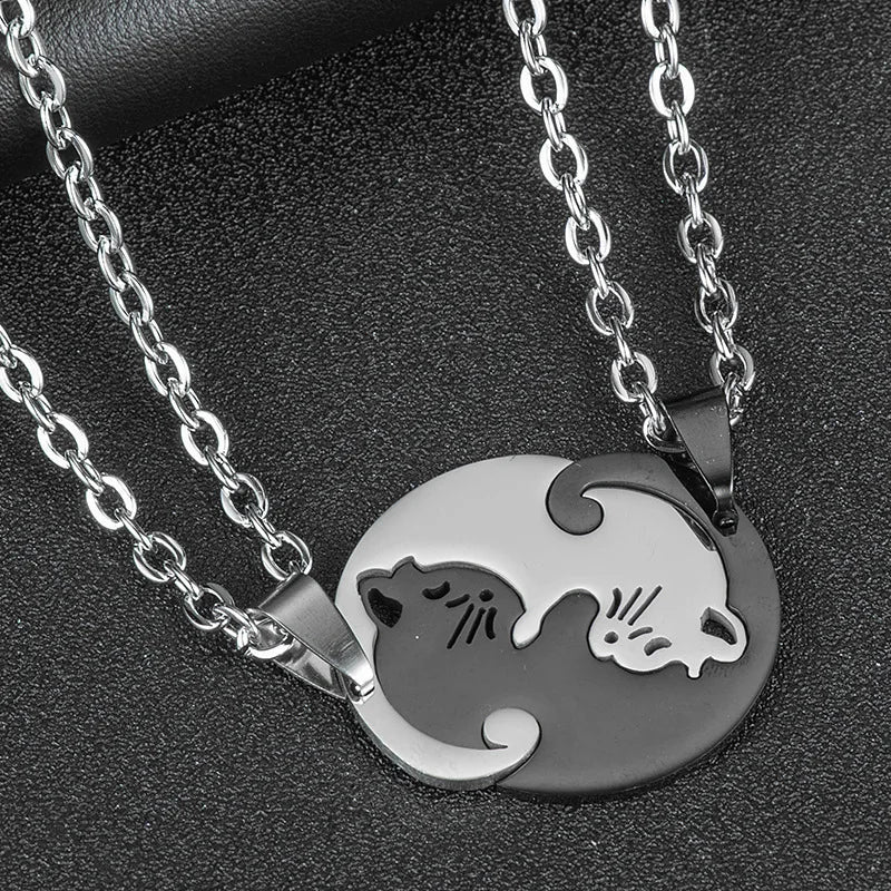Animal Pendant Black White Cat Stitching Necklace Simple Friendship Gift Heart Shape Gold White Cat Couple Jewelry Necklace 2