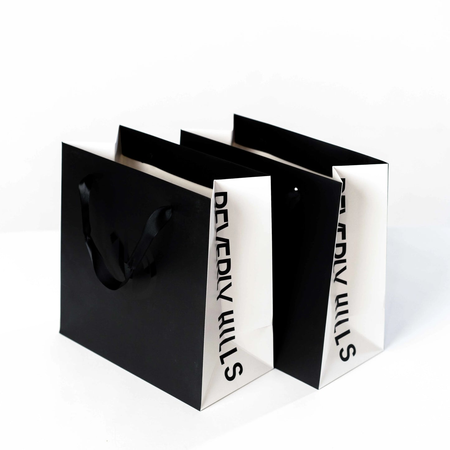 Wholesale Classic Black Die Cut Paper Bags Customizable Color/Size/Logo Recyclable Art Paper Ribbon Handle for Clothing Shoes