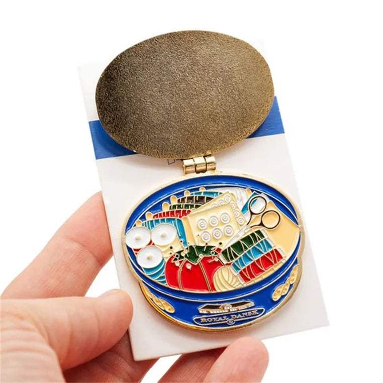 Special Customize Personalized Design Metal Enamel Brooch Lapel Pin Case Hinge Lapel Pin