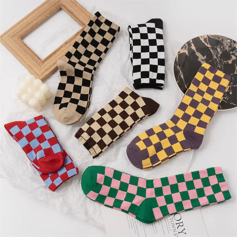 Ins New Chessboard Checker Medium Tube Socks Fashion Street Black and White Mesh Checker Socks Couple Women's Socks Wholesale