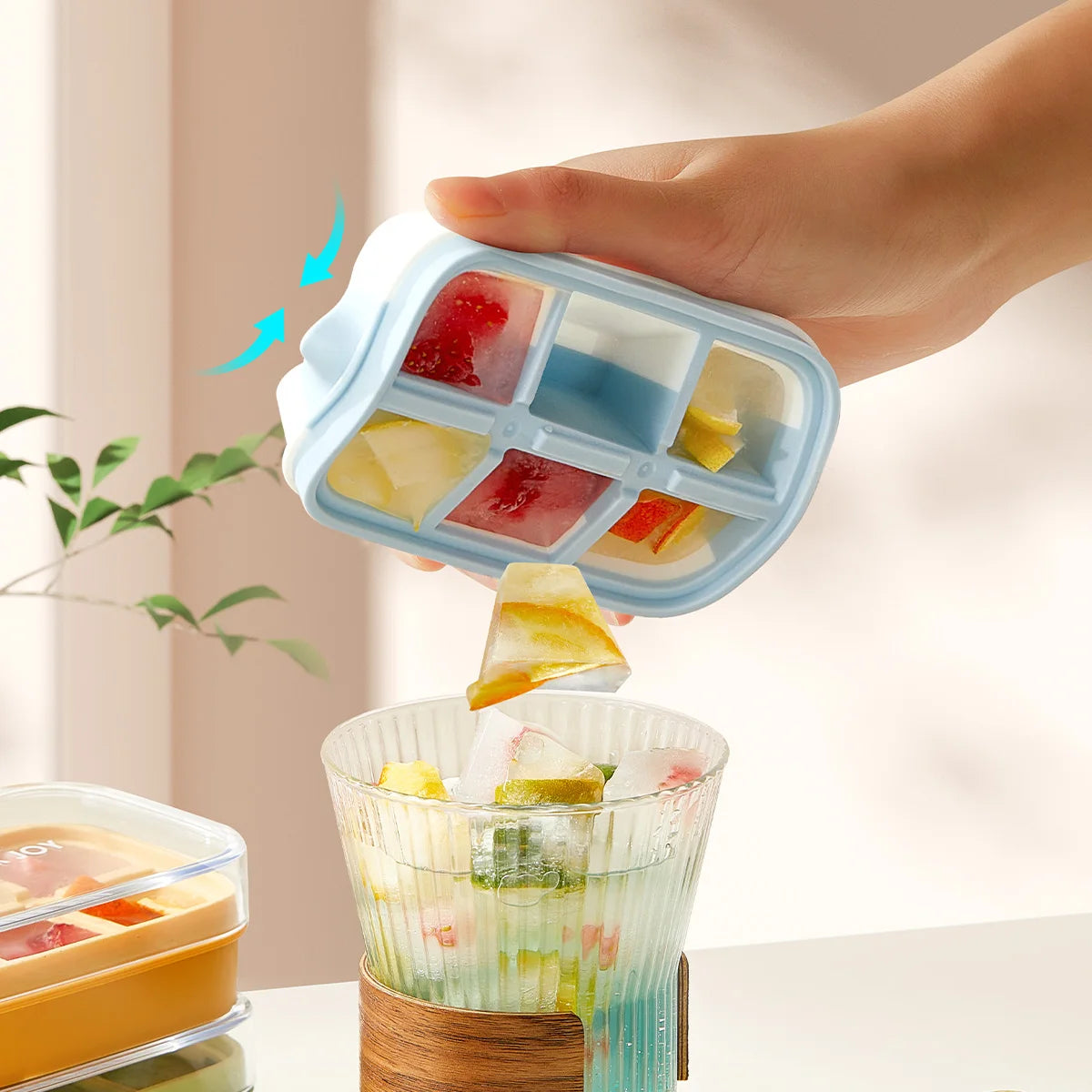 2024 New Design Household Kitchen Refrigerator Mini Ice Cube Tray Box With Lid