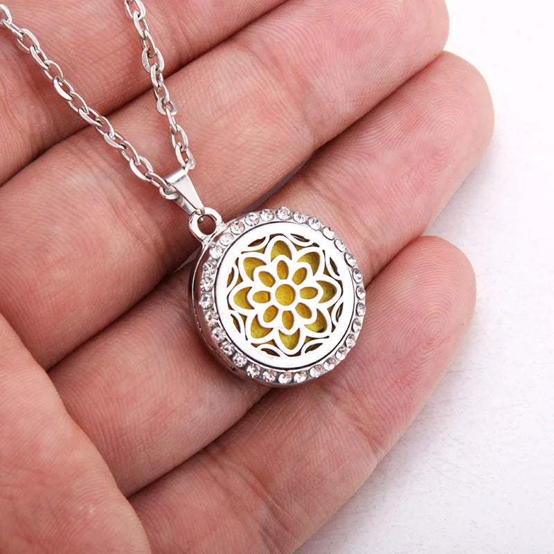 Diamond Round Life Tree Aromatherapy Perfume Essential Oil Bottle Diffuser Pendant Necklace Openable Sweater Necklace for Wom