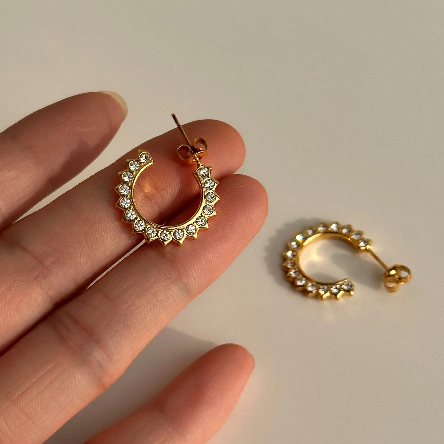 2024 Dazan New 18k Gold Plated Unique Hypoallergenic Stainless Steel Polished Vintage 5a Zircon Iced Out Sunflower Earrings