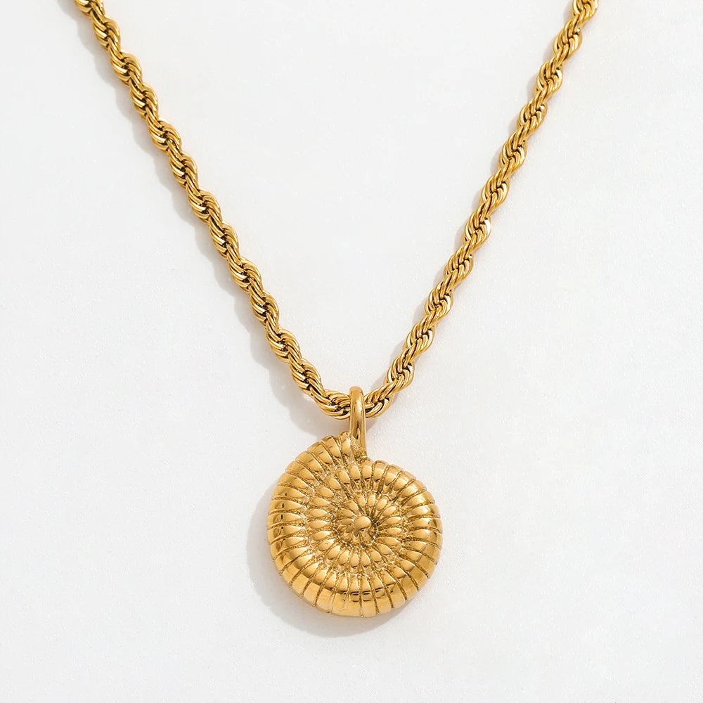 Fenny 18K Gold Plated Daint Snail Pendant Rope Chain Necklace Stylish for Women Stainless Steel Jewelry Wholesale