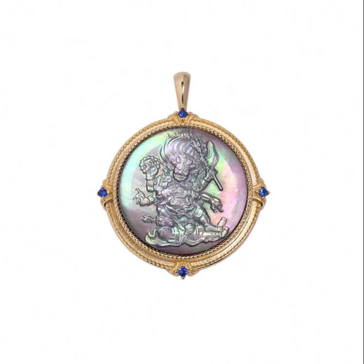Heizun Factory MOP Natural Shell Carved Cameo Jewelry Mahakala Tibetan Buddhist Gold Bezel Pendant Necklace for Good Luck