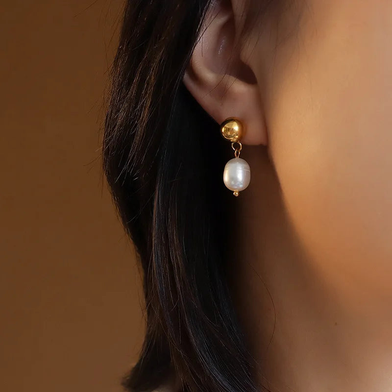 Delicate 18k Plated Gold Stainless Steel Round Beads Stud Earrings Freshwater Pearl Temperament Drop Earrings
