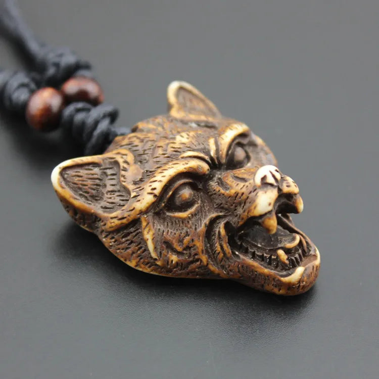 Creative Imitate Yak Bone Resin Animal Necklace Exaggerated Stereoscopic Carved White Brown Big Wolf Head Pendant Necklaces M