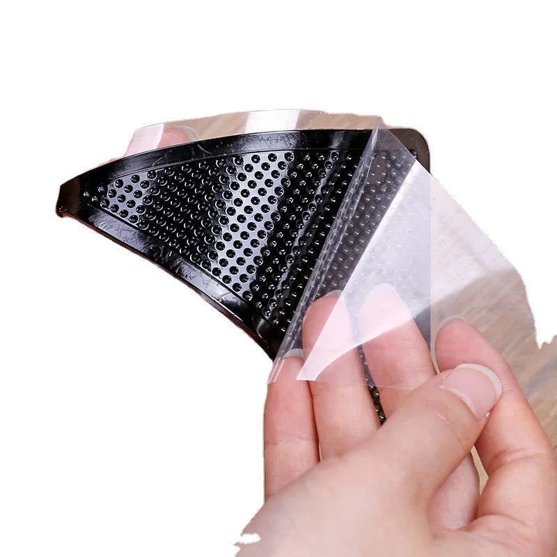 Non-slip Triangular Carpet Patches Are Washable and Reusable to Prevent Carpet Curling.
