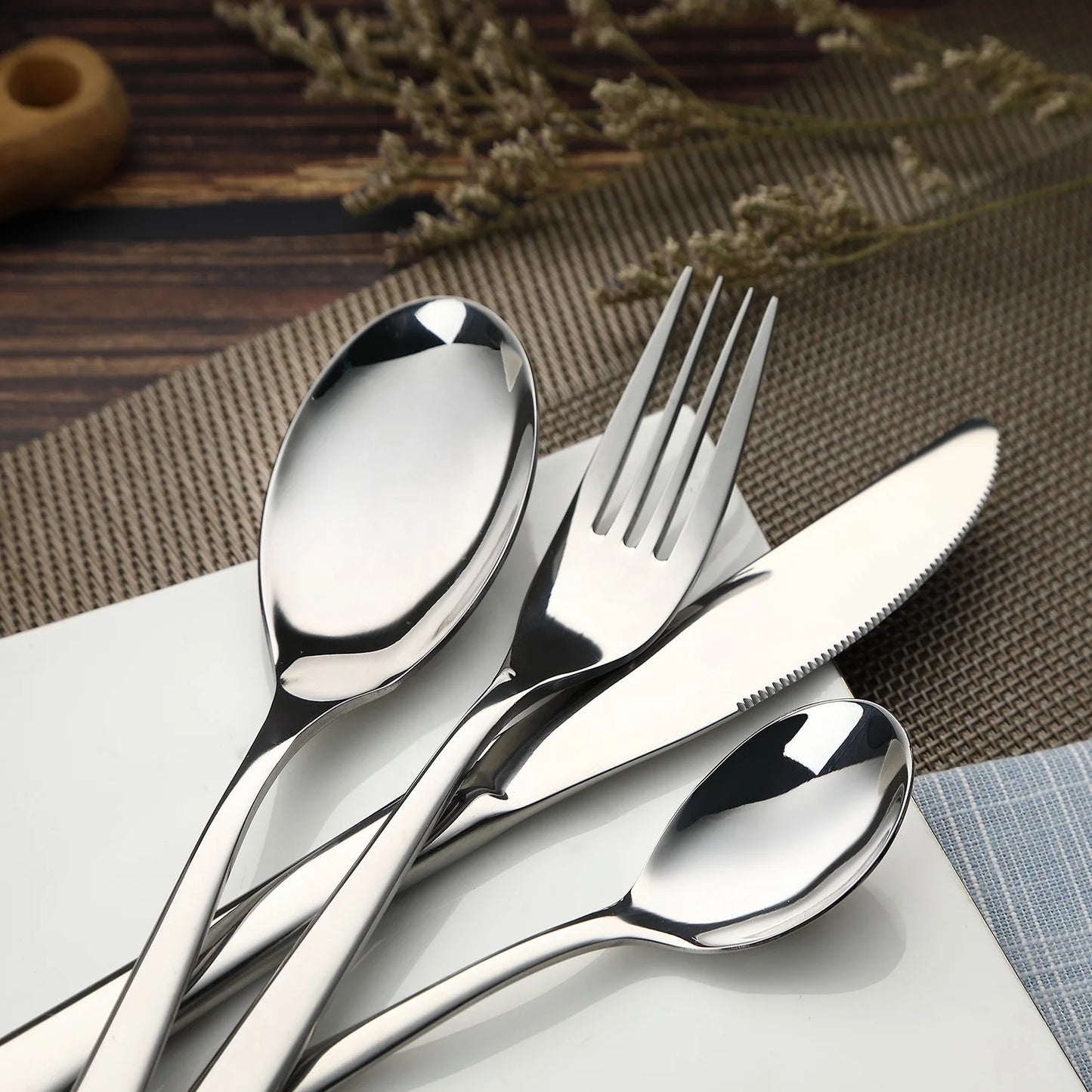 24pcs Stocked Quick Shipping 18 / 0 Silver Western Stainless Steel Cutlery Set for Hotel Wedding Party Restaurant