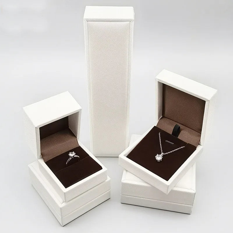 2024 Luxury Necklace Wholesale Jewelry Packaging Boxes a Set Jewelry Gift Box Wiredrawing Design Pu Leather Ring Jewelry Case