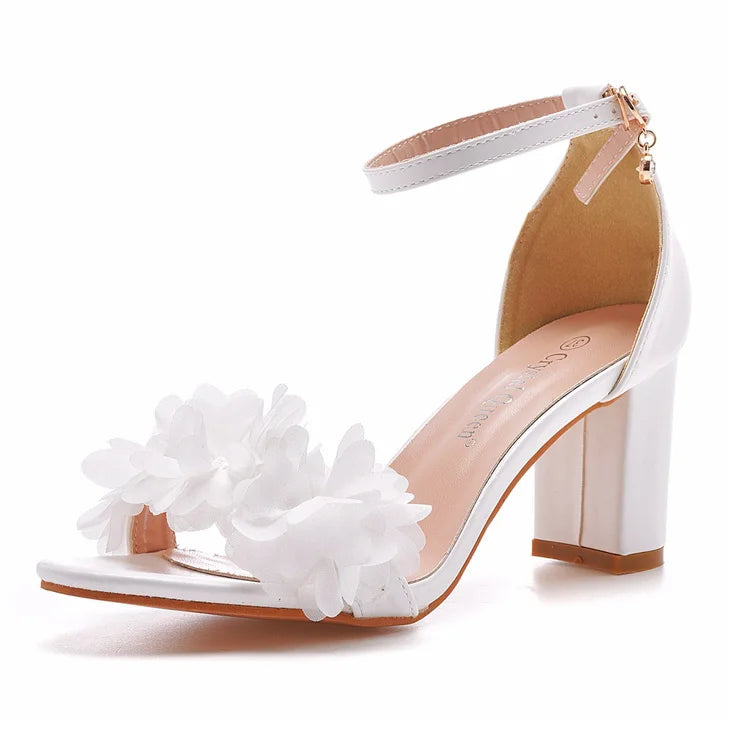 7.5 cm New Fashion Trend Wedding White Flower Decoration Round Toe Chunky Block Heel Women Thong Sandal Shoes