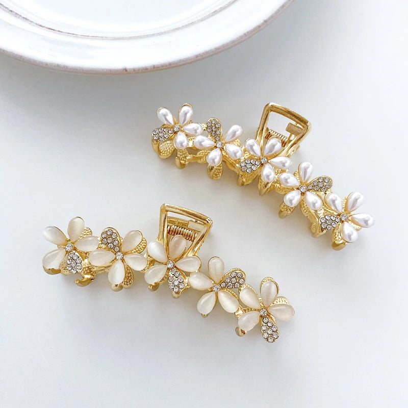 MIO Fashion Vintage Pearl Rhinestone Hair Accessories 8cm Flower Hair Claw Clips Metal Alloy Fancy Hair Barrette for Women