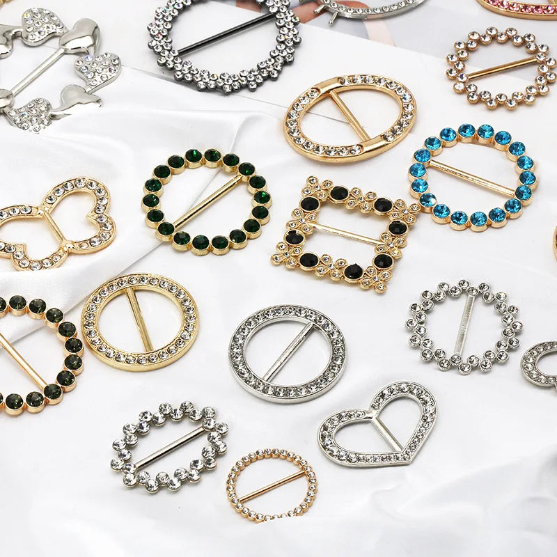 Fashion Metal Round Square T-Shirt Clips Buckle Rings Clothes Clip Tie Ring with Rhinestone and Pearl for Lady Scarf T-Shirt