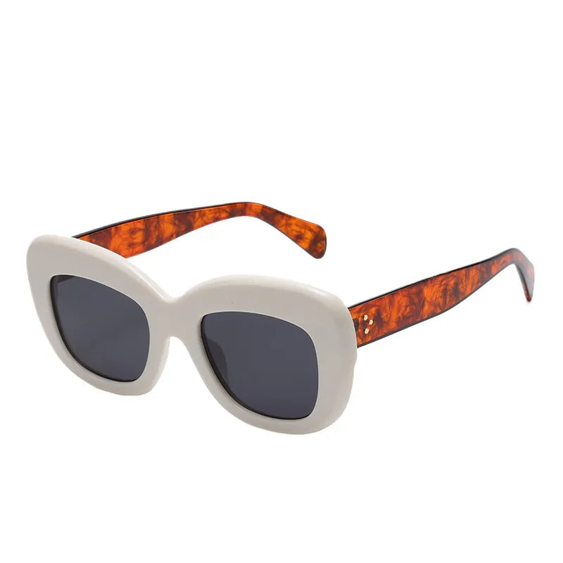 Women's Retro Style Sunglasses Thick PC Frame Large Cat Eye Shades UV400 Optical Lenses Trendy Vantage Rivets Side Wholesale