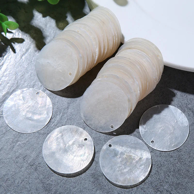 Ang Go 50mm Factory Price Natural Round White Capiz Shell Bulk for Wedding Decoration Handicraft Capiz Shell With Holes