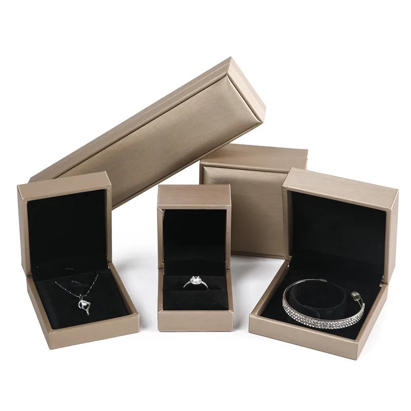 Tongxing Custom Velvet Green Luxury Jewelry Box High End Wholesale Gift Earrings Bangle Bracelet Necklace Velvet Jewelry Box