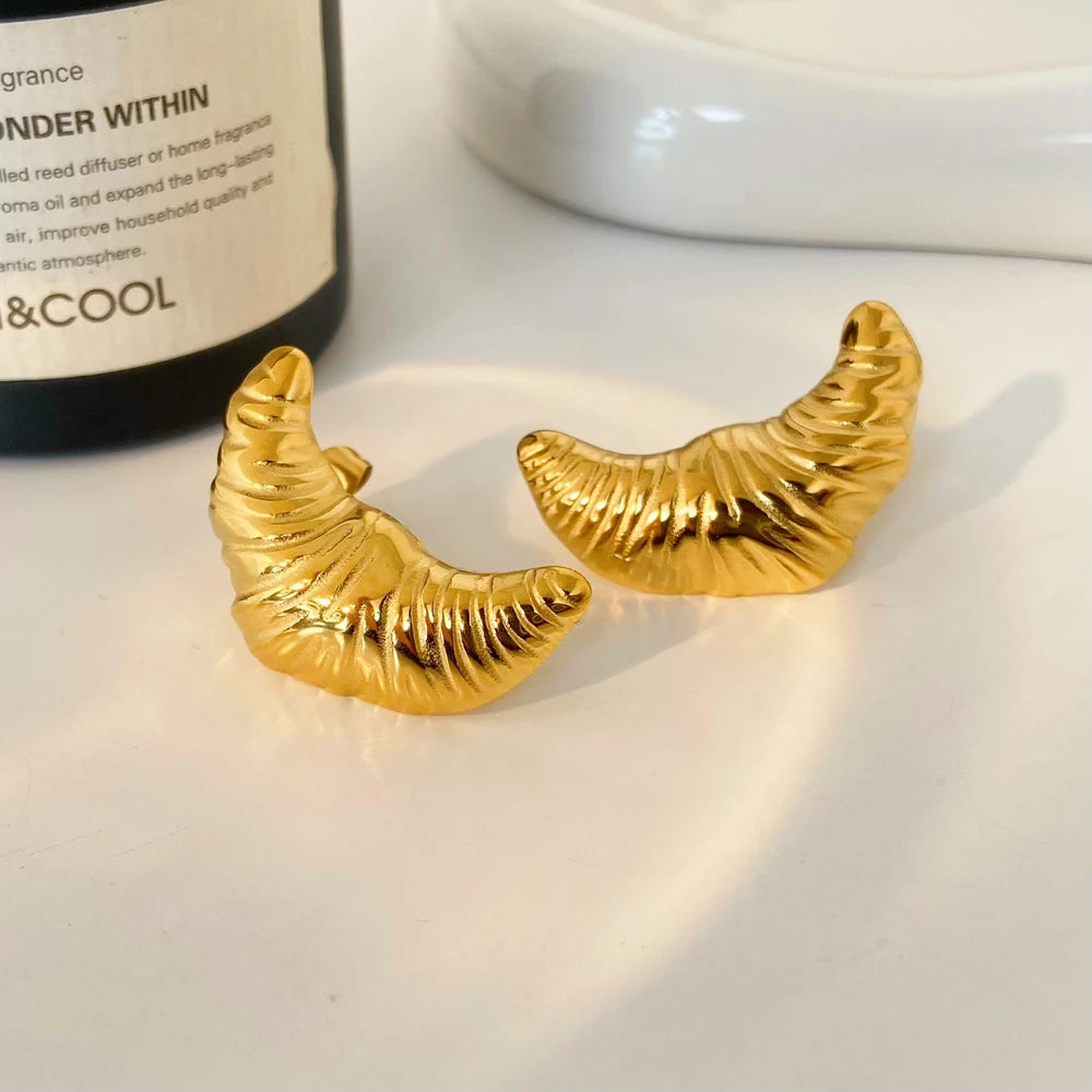 Croissant Moon Stud Earrings for Women Anti Allergy Popular Jewelry 18K Gold PVD Plated Stainless Steel Earrings Wholesale
