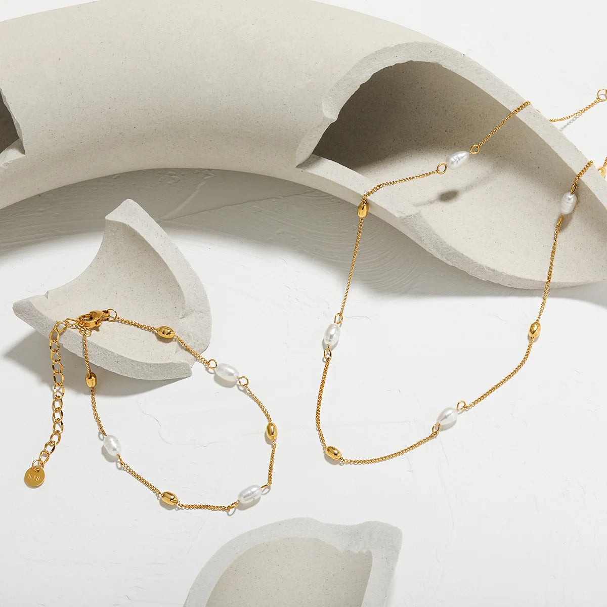 Light Luxury Waterproof Jewelry Set 18k Gold Plated Stainless Steel Fresh Water Pearl Chain Necklace YF5039