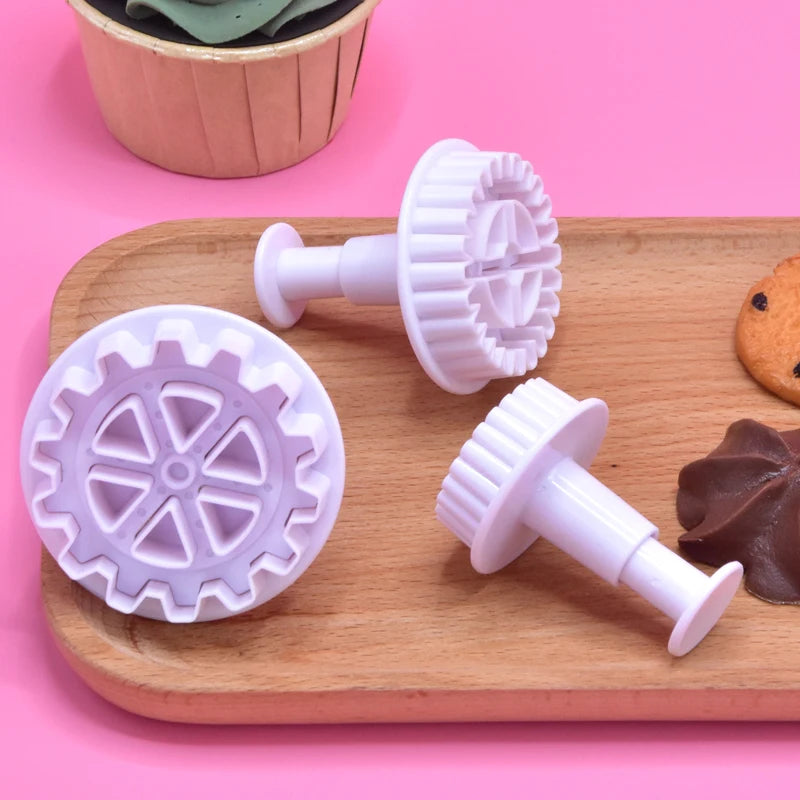White Creative Baking Cake Decoration Printing Tool Set 3pcs Gear 3d Spring Press Plastic Cookie Cutter