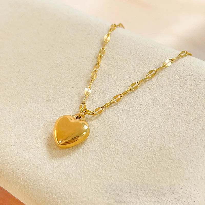 Lateefah 2024 Romantic Three-Dimensional Smooth Heart Stainless Steel Heart Shape Necklace